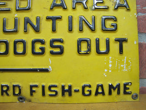 CLOSED AREA NO HUNTING KEEP DOGS OUT Old Retired Ad Sign CONN BOARD FISH GAME